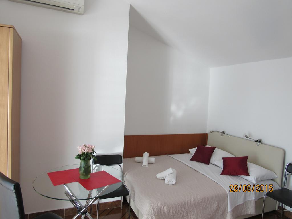 Apartments Renjak Sukošan Екстериор снимка