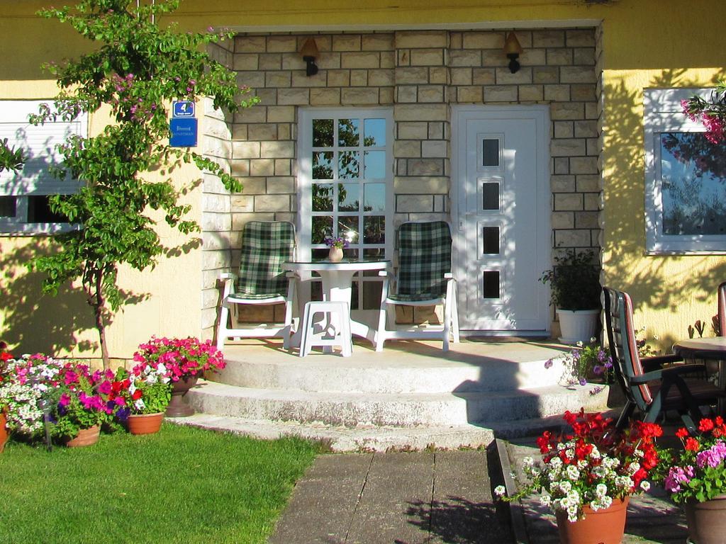 Apartments Renjak Sukošan Екстериор снимка